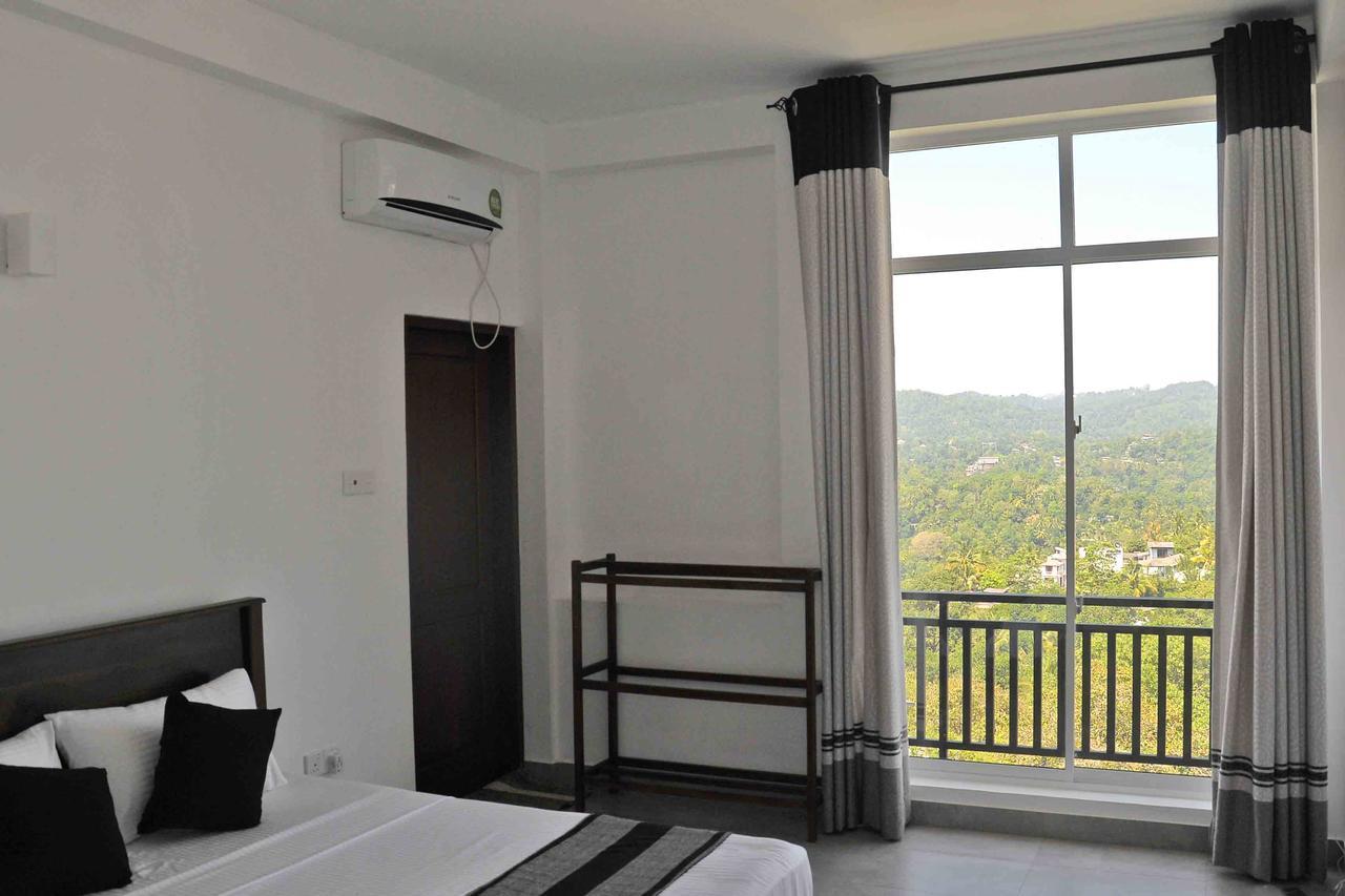 Red Chillies Tourist Inn Kandy Exterior photo